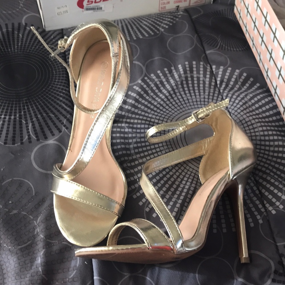 Gold heel